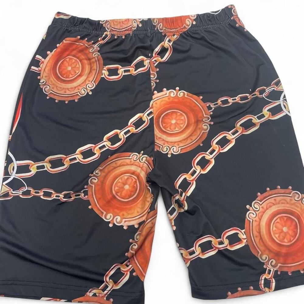 A.Black orange chain shorts